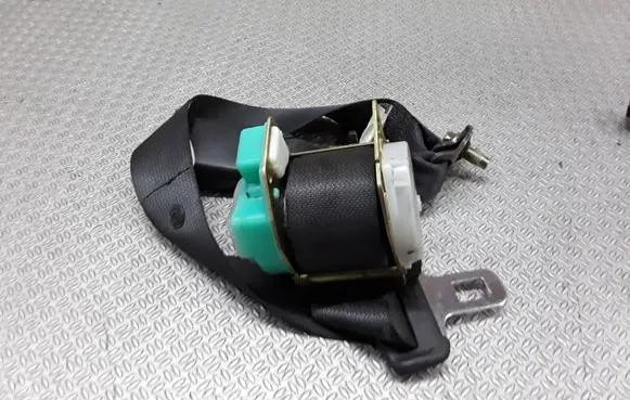 Middle seatbelt (rear)