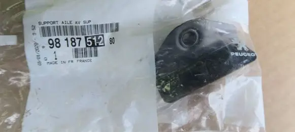 Citroen Berlingo Fender mounting bracket 9818751280
