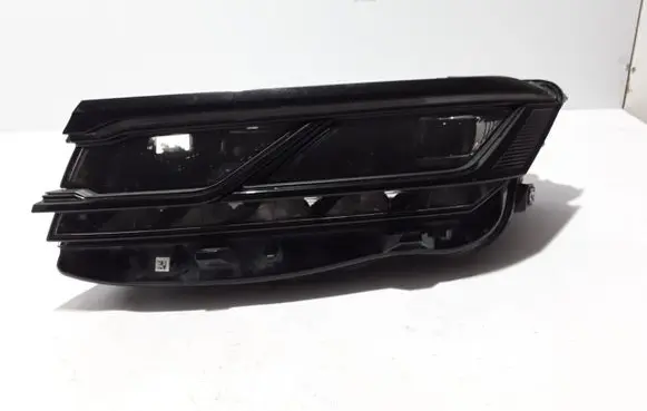 Volkswagen Touareg III Headlight/headlamp 761941081A