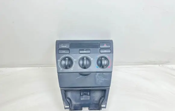 Toyota Corolla E120 E130 Climate control unit 5553302040 5541102250