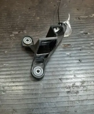 Volkswagen Golf VII Gear shift cable bracket 5Q0711789