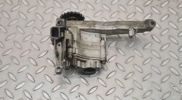 Mercedes-Benz Sprinter W906 Oil pump A6421810901