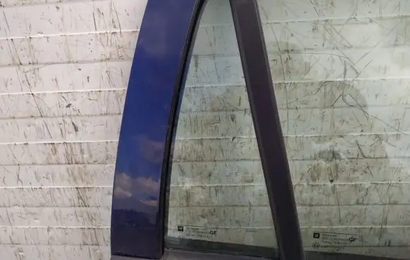Opel Astra G Rear vent window glass 