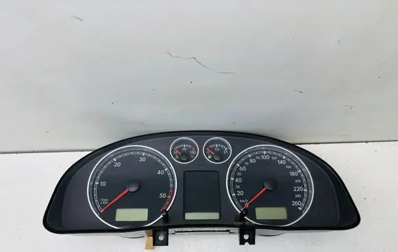 Volkswagen PASSAT B5.5 Speedometer (instrument cluster) 3B0920805F VWZ7Z0Y3189302 12120023053