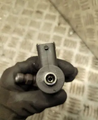 Alfa Romeo 159 Fuel injector 0445110213