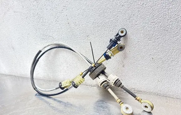 Opel Insignia A Gear shift cable linkage 55583300
