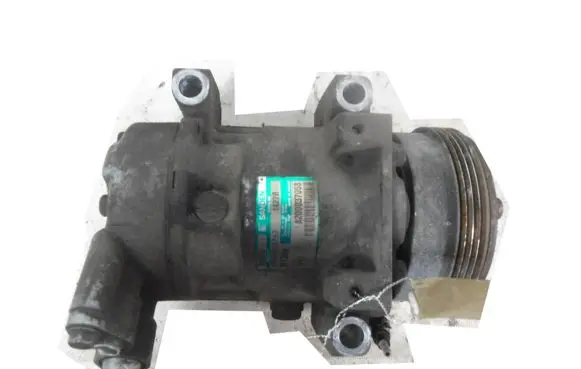 Renault Clio II Air conditioning (A/C) compressor (pump) 8200037058