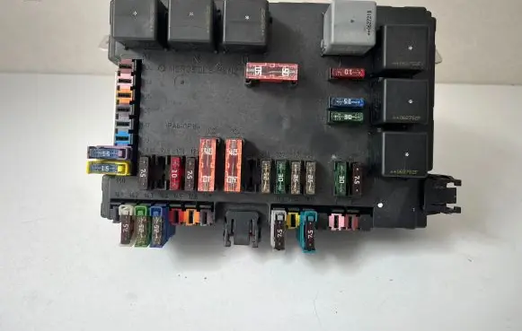 Mercedes-Benz S W221 Fuse module A2215403250 08022178 A2215450801