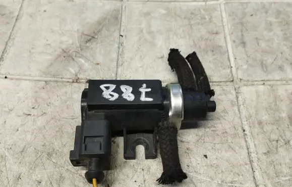 Volkswagen Golf IV Turbo solenoid valve 1J0906627