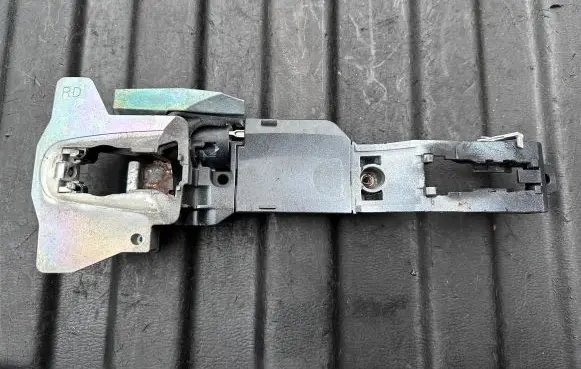 Front door exterior handle/bracket