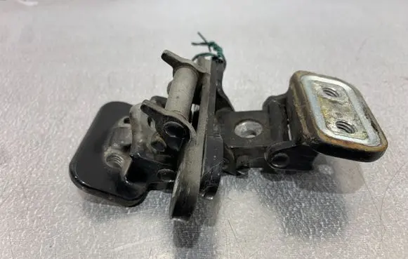 Chrysler Crossfire Tailgate/trunk/boot hinge