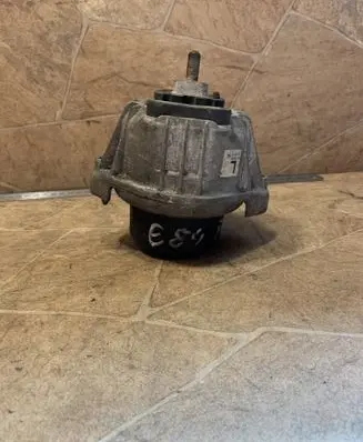 Engine mount bracket