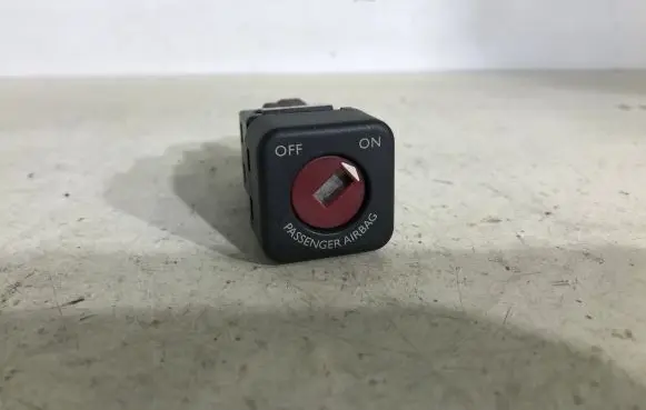 Passenger airbag on/off switch