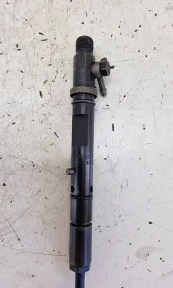 Audi A6 S6 C5 4B Fuel injector 059130201G