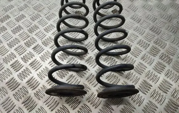 Volkswagen Golf VII Rear coil spring
