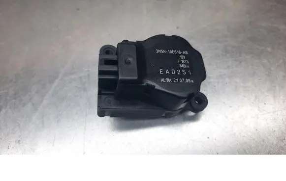Ford Focus C-MAX Coolant heater control valve 3M5H-19E616-AB