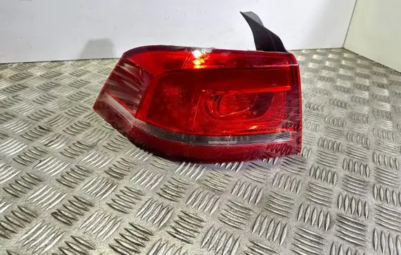 Volkswagen PASSAT B7 Rear/tail lights 3AE945095F