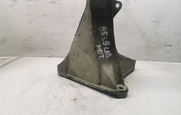 Audi A4 S4 B5 8D Engine mounting bracket 8D0199308L