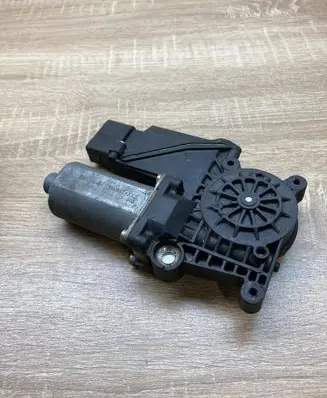 Mercedes-Benz A W168 Front door window regulator motor 101154300 0130821698