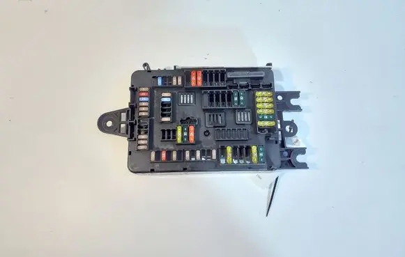 BMW 1 F20 F21 Fuse module 9337884 61149337884