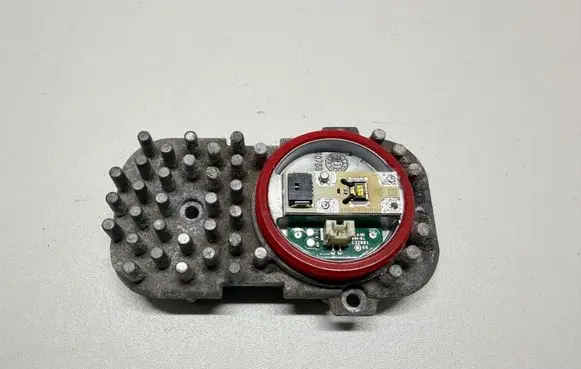 BMW 4 F32 F33 LED ballast control module 1305715084 7263051 63117263051