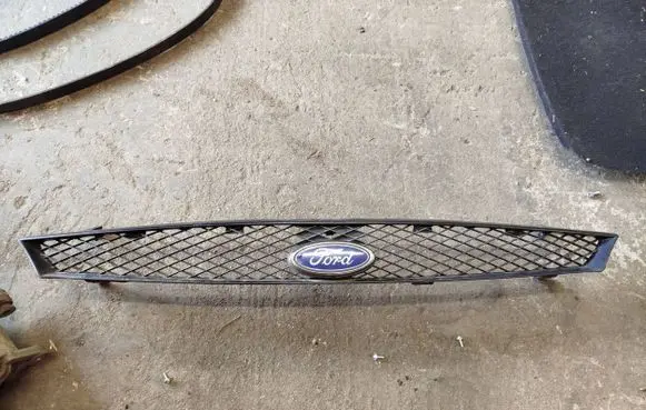 Ford Focus Front grill 98AB8200CG 98AB8200