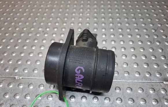 Volkswagen Golf IV Mass air flow meter S27705648 0260217121