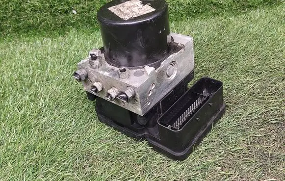 Ford Focus ABS Pump BV612C405AE