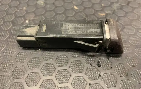 Volvo S80 Hazard light switch 9168302