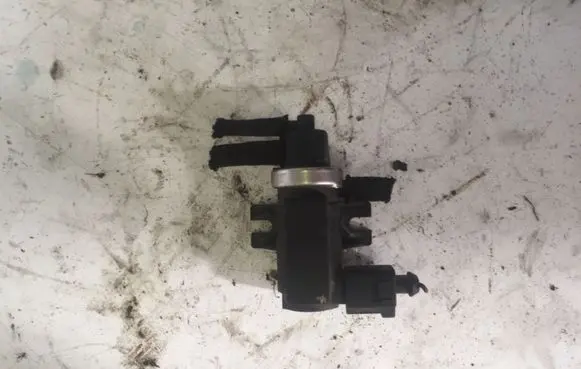 Audi A3 S3 8L Vacuum valve 1J090627