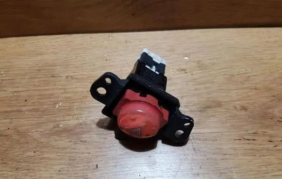 Nissan Almera Tino Hazard light switch