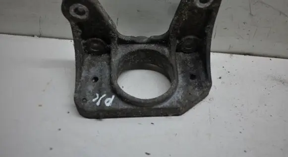 Opel Vivaro Gearbox mounting bracket 8200219372A