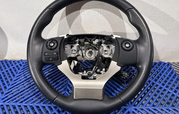 Lexus CT 200H Steering wheel