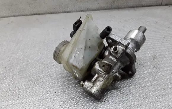 Mercedes-Benz E W124 Master brake cylinder