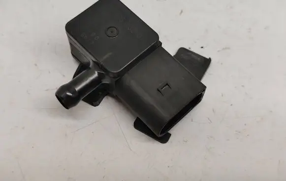 BMW 7 F01 F02 F03 F04 Exhaust gas pressure sensor 7805152 13627805152