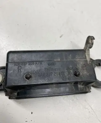 Audi A3 S3 8L Front door exterior handle 8D0837207