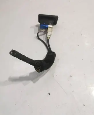 BMW 5 E60 E61 AUX in-socket connector 61319138402