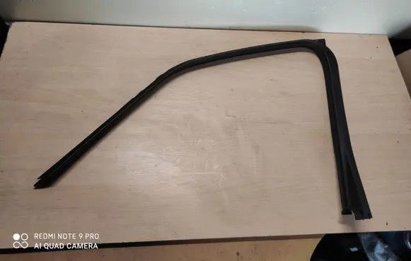 Ford S-MAX Front door glass trim molding 6M21R201A18