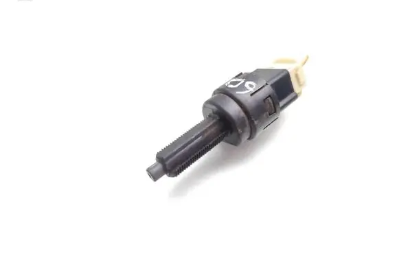 Isuzu D-Max Brake pedal sensor switch