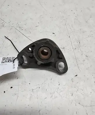 Volvo S60 Engine mount bracket 8666204