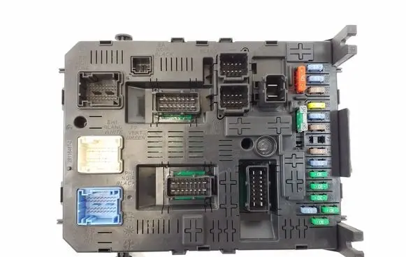 Peugeot Expert Fuse module 967847688001