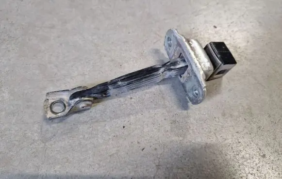Mitsubishi L200 Rear door check strap stopper
