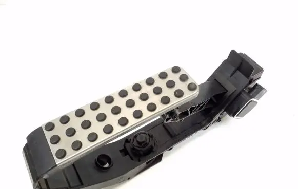 Mercedes-Benz SL R230 Accelerator throttle pedal A2303000604