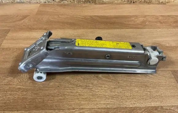 Audi A6 S6 C6 4F Lift Jack 4F0011031