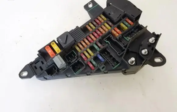 BMW 5 E60 E61 Fuse box set 690660105 6906601-05