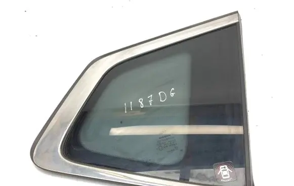 Nissan X-Trail T32 Rear side window