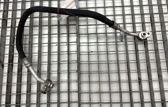 Audi A4 S4 B9 Air conditioning (A/C) pipe/hose 8W0816721B