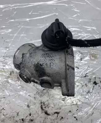 Audi A4 S4 B6 8E 8H Throttle valve 8D0145950C
