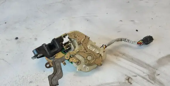 KIA Sorento Front door lock