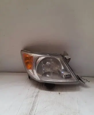 Toyota Hilux (AN10, AN20, AN30) Headlight/headlamp 1368